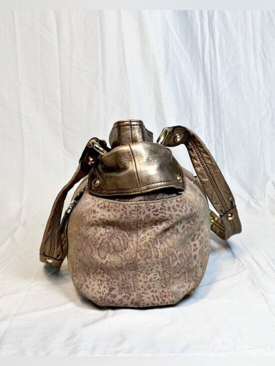 B Makowsky Large Metallic Gold Python Print Leather Zip Hobo Tote Bag - Picture 5 of 7